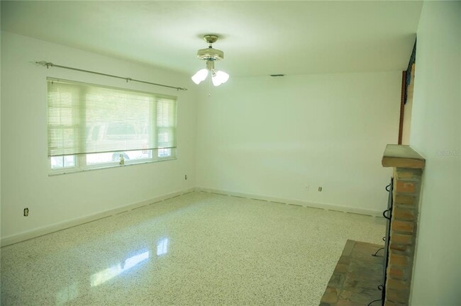 Building Photo - 904 Brookside Dr
