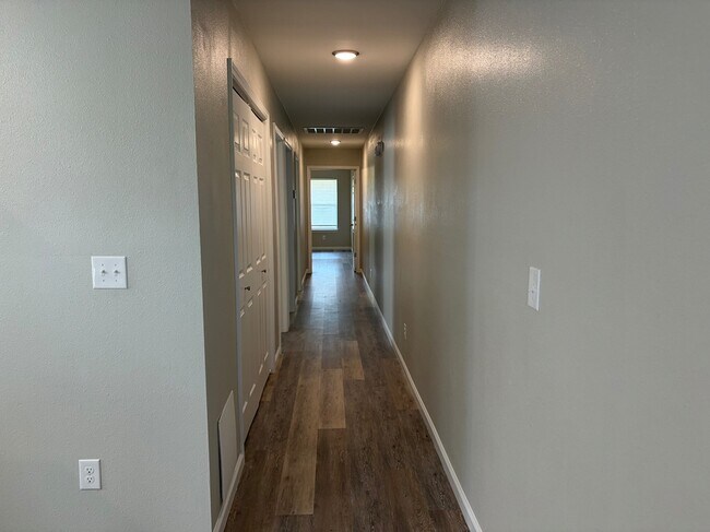 Building Photo - 4116 W 56th Pl