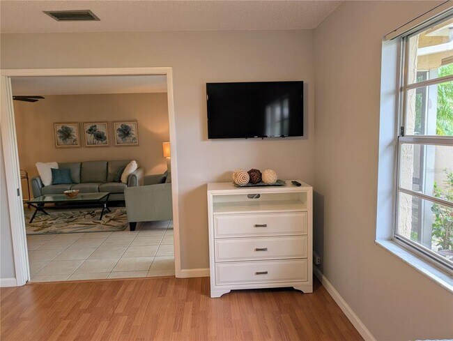 Building Photo - 6896 W Country Club Ln