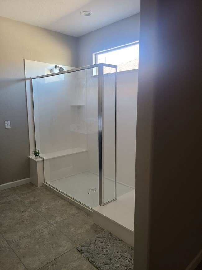 Building Photo - 4 Bedroom, 3 Bathroom Luxury Home in Torte...