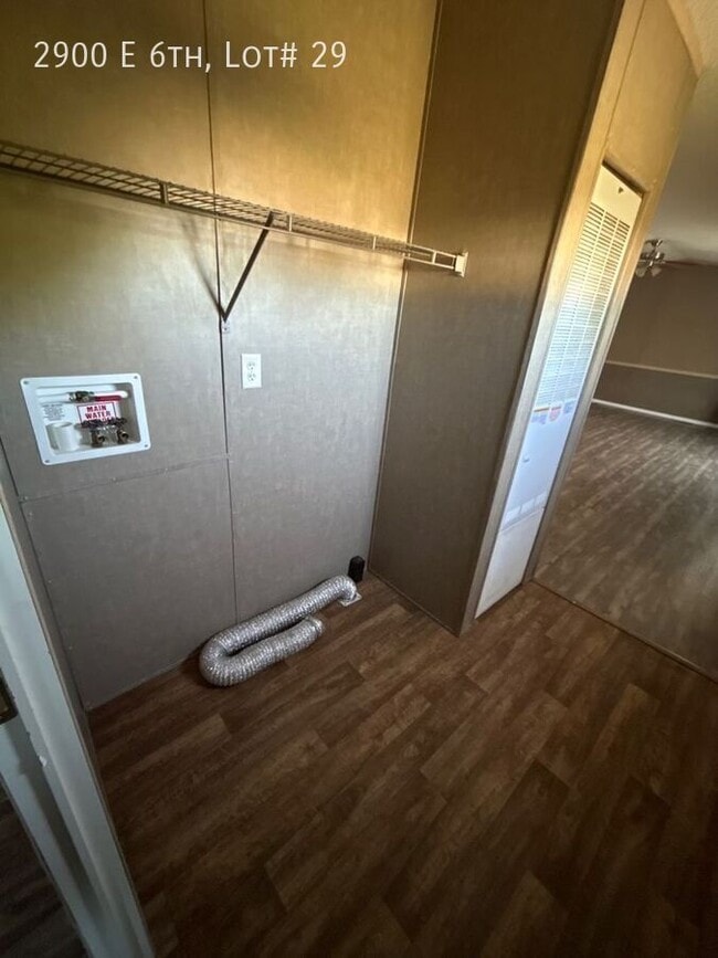 Building Photo - 2900 E 6th Ave