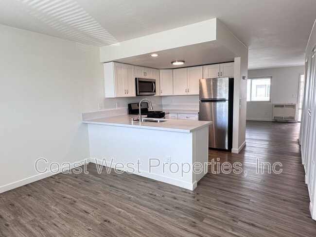 Building Photo - 1156 Cypress Ave