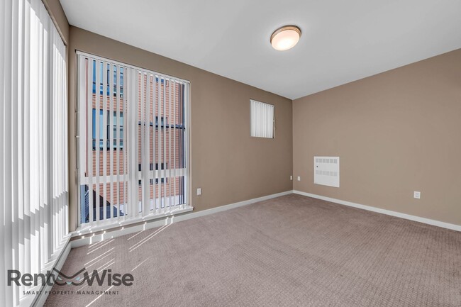 Building Photo - 298 Friedell St