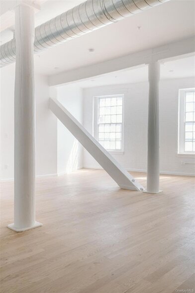 Building Photo - 155 S River St