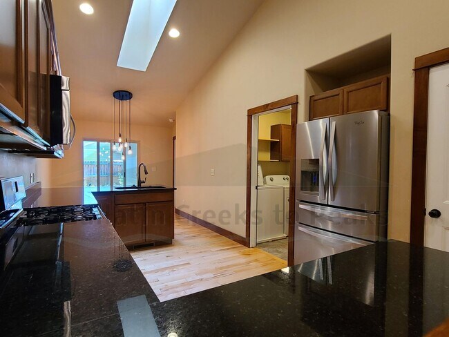 Building Photo - 895 Longbow Ln