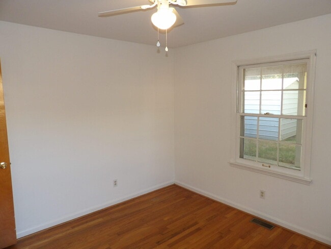 Building Photo - 837 Malabu Dr