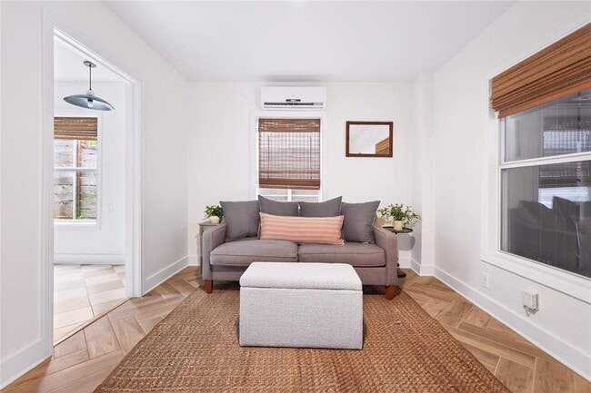 Building Photo - 1706 Palma Plaza