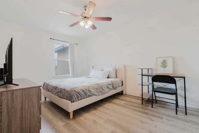 Building Photo - 5704 Montevista Dr