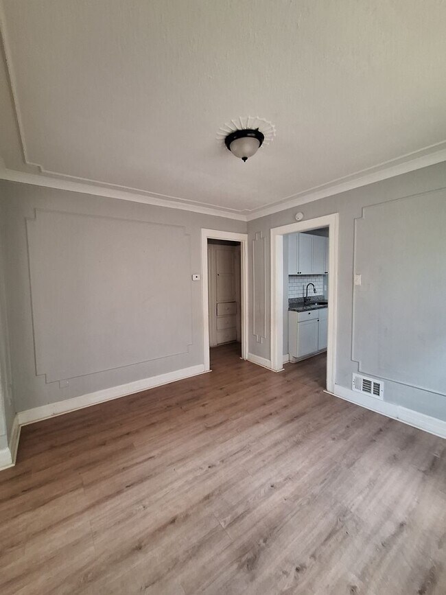 Building Photo - 15716 Cherrylawn St