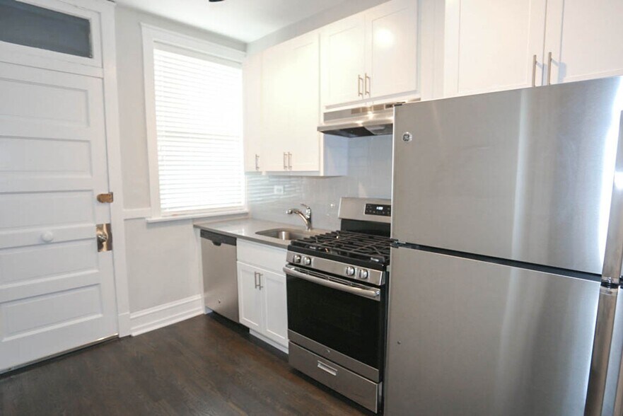Building Photo - 1607 W Berteau Ave