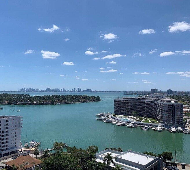 Building Photo - 401 69th St