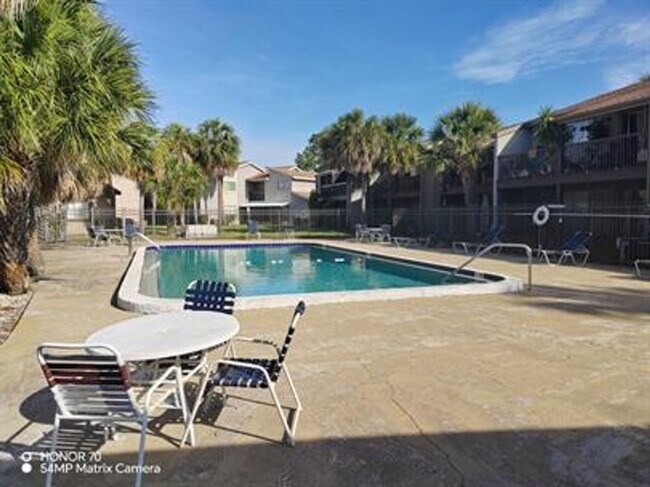 Building Photo - Welcome to your new home in beautiful Tamp...