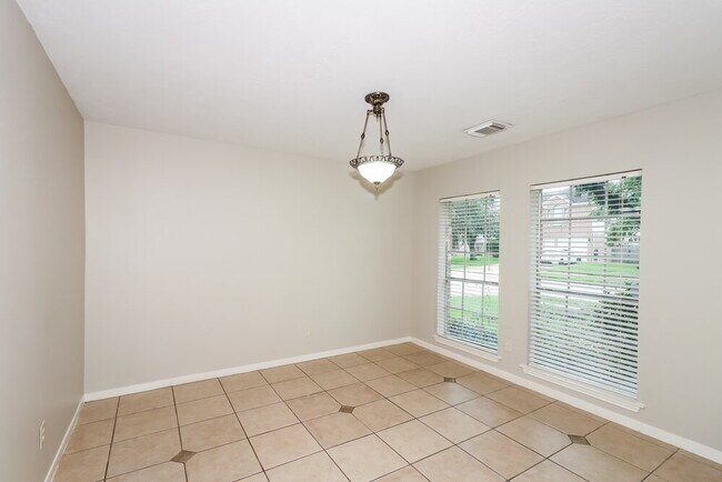 Building Photo - 18326 Forest Dew Dr