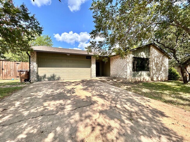 Primary Photo - Cozy 3-Bedroom, 2-Bath Home with Covered D...