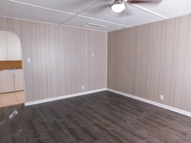 Building Photo - One bedroom/1 bath duplex in El Dorado!