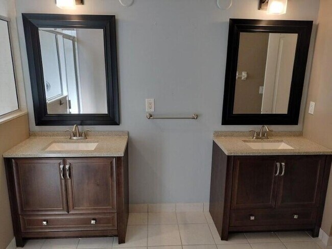 Building Photo - 5671 Sunberry Cir