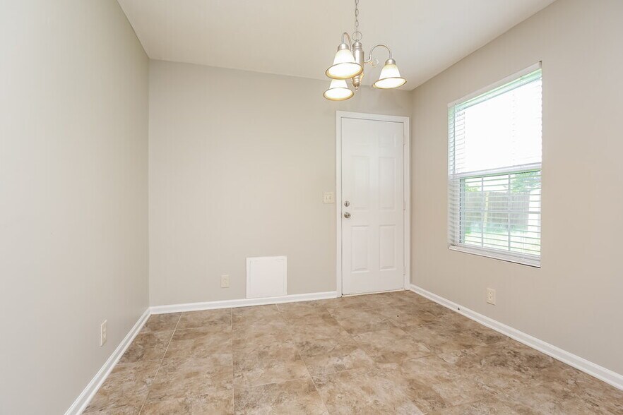 Building Photo - 1440 Westview Dr