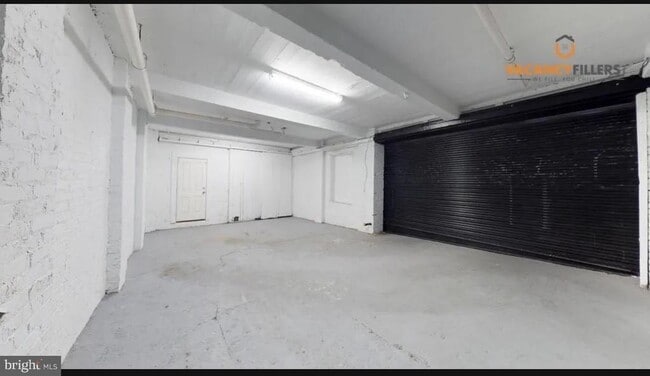 Building Photo - 17 E 21st St