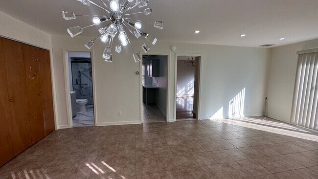 Building Photo - 211 Linden Ave