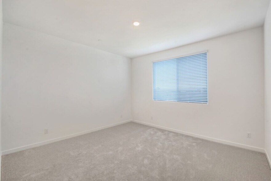 Building Photo - 4100 E Cir Paseo