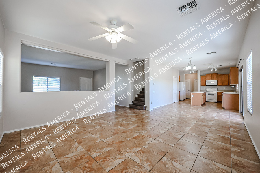 Building Photo - 910 S 118th Ln