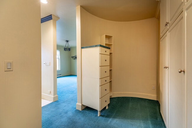 Building Photo - 411 Beach St