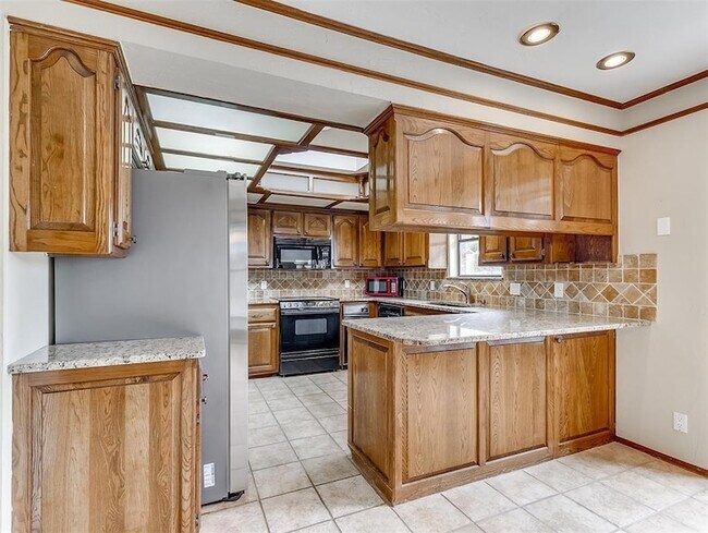 Building Photo - 12414 S Villa Ave