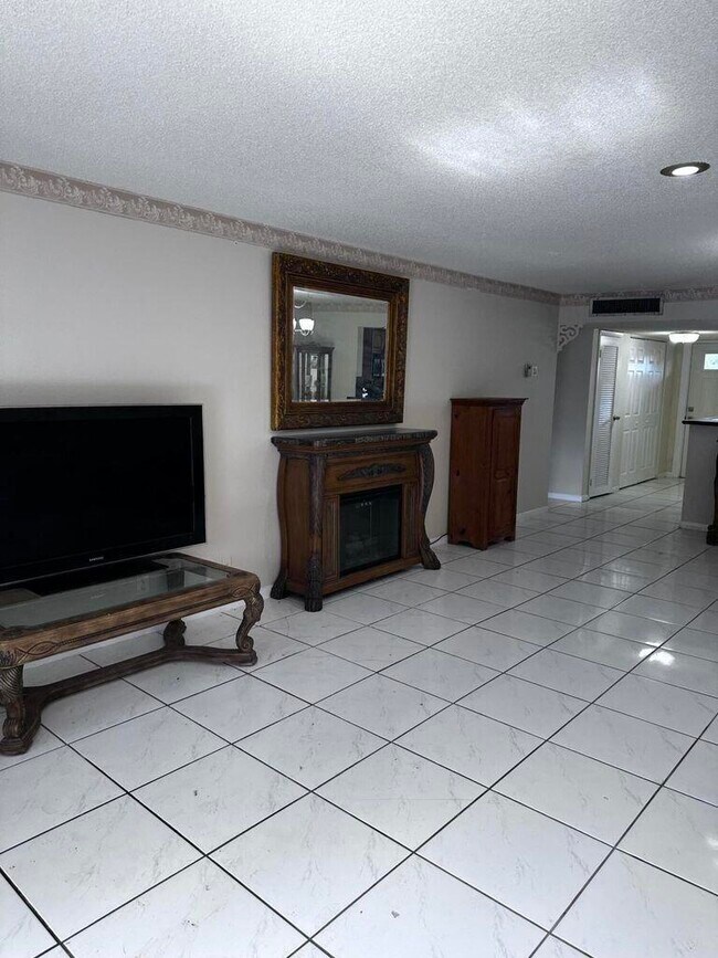 Building Photo - 6200 S Falls Cir Dr