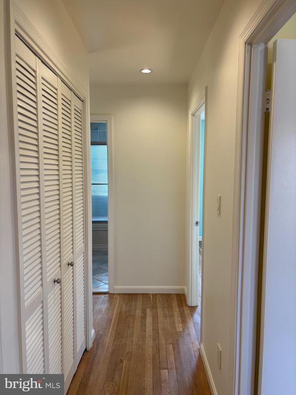 Building Photo - 1249 Derbyshire Rd