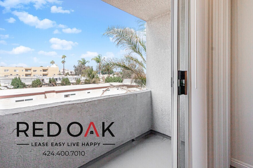 Building Photo - 8309 Cedros Ave
