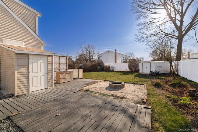 Building Photo - 1558 9th St