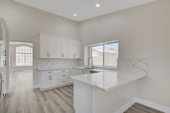 Building Photo - Remodeled Single Story, 4 Bedroom Home in Desert Shores