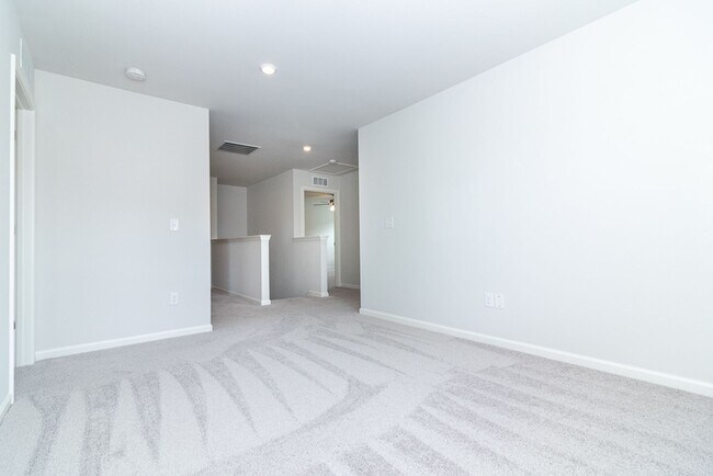 Building Photo - 104 Ashwood Ave
