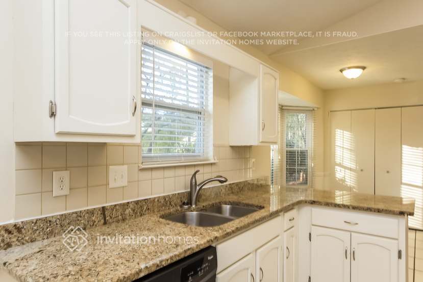 Building Photo - 1160 Park Creek Cir