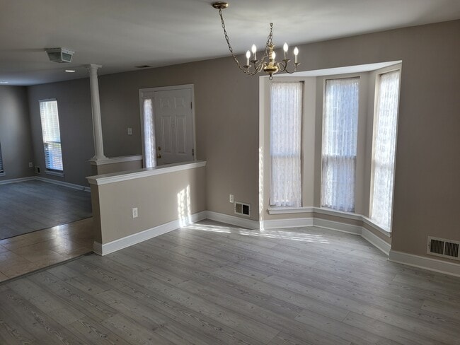 Building Photo - 512 Pimlico Way