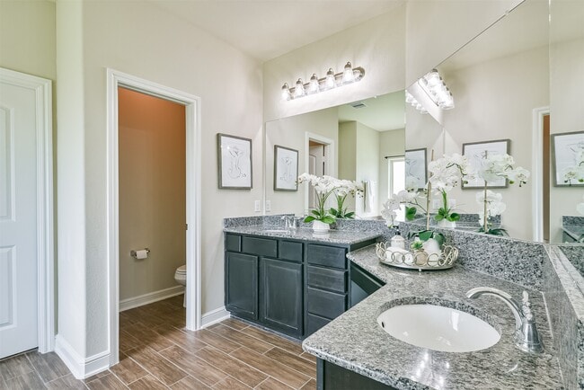 Building Photo - 12617 White Cove Dr