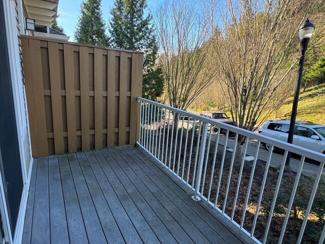 Building Photo - Stylish 2br/2.5ba Townhome with garage and AC in great Beaverton location