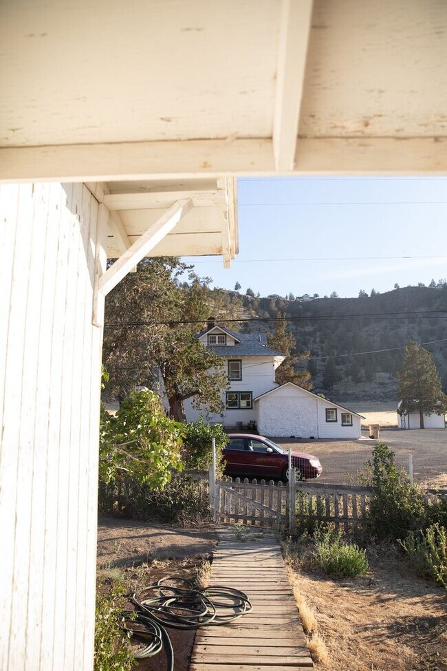 Building Photo - 6690 Old Ranch House Rd