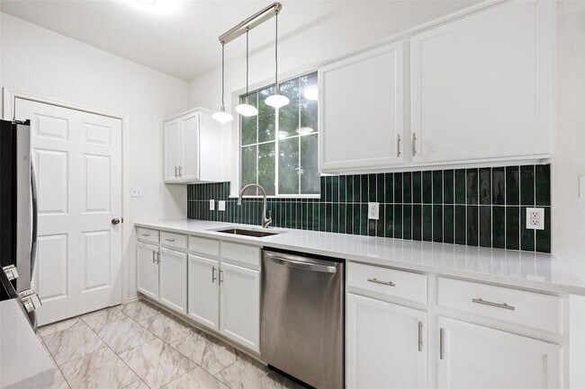 Building Photo - 4501 Whispering Valley Dr