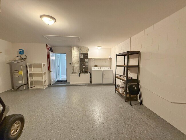 Building Photo - 39 Fischer Ln