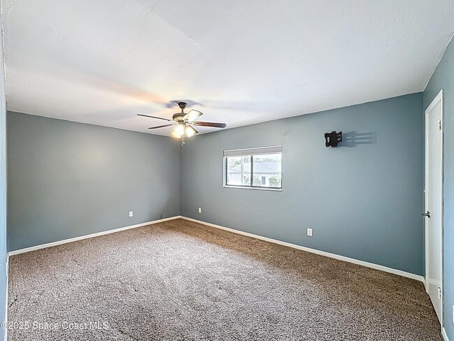Building Photo - 516 S Plumosa St