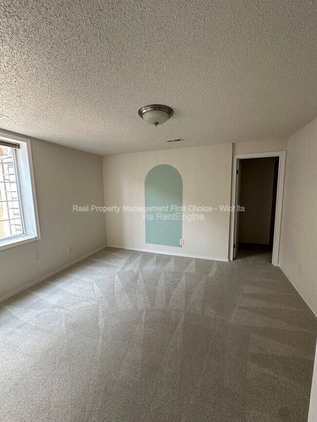 Building Photo - 748 Reflection Lake