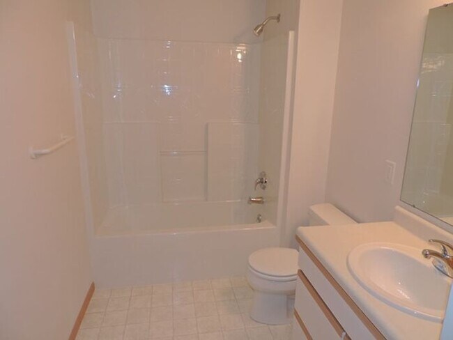 Building Photo - $1,295 | 2 Bedroom, 2 Bathroom Condo | Pet...