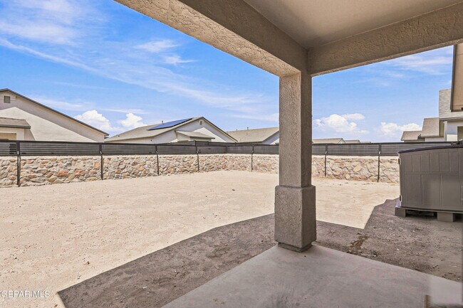 Building Photo - 13689 Flora Vista Ave