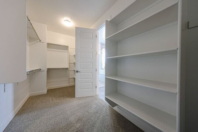 Building Photo - Move In Ready!stunning 3 bedroom, 2.5 bathroom home located in Phoenix!