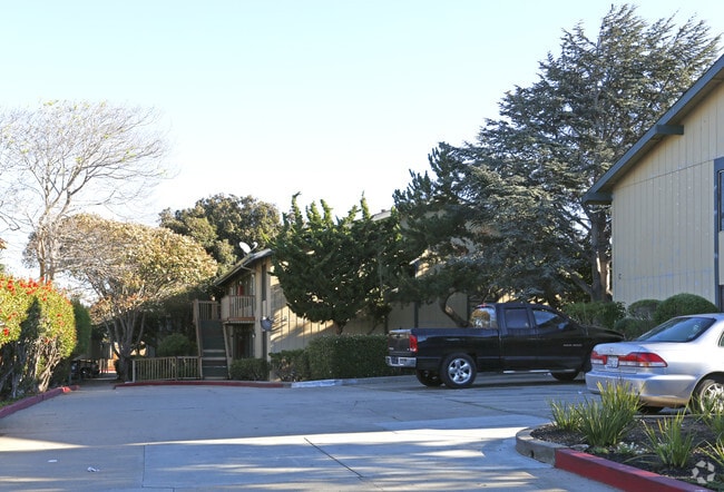 Building Photo - Villa Ramona Apartments