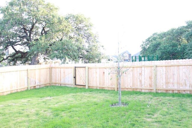 Building Photo - Wonderful 3-Bedroom Home For Rent In Round...