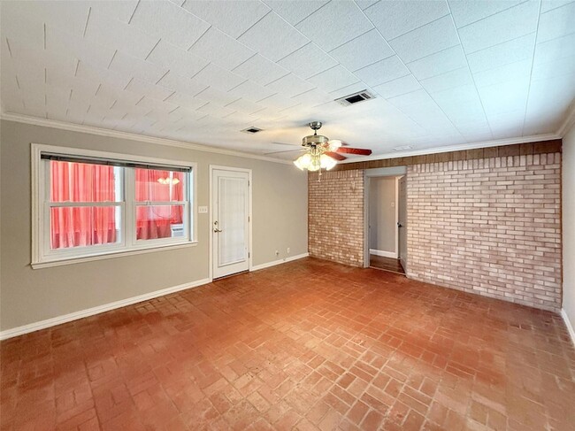 Building Photo - 9580 Dogwood St