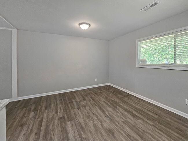 Building Photo - Updated 3-Bedroom Brick Ranch in Jonesboro with Fenced Yard & Prime Location