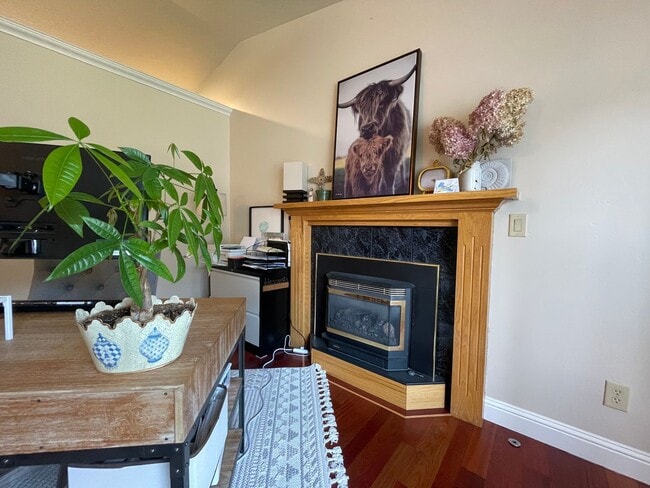 Building Photo - Nice home in great neighborhood